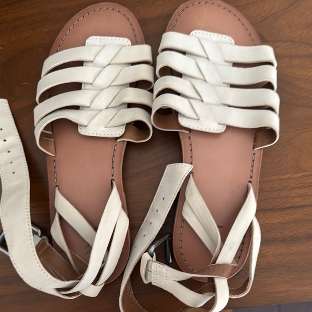 Women's Cream Sandals FRYE